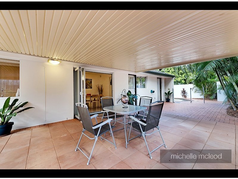 2 Star Place, Chapel Hill QLD 4069