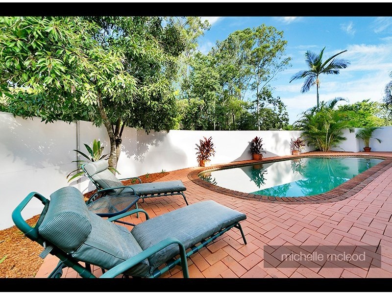 2 Star Place, Chapel Hill QLD 4069