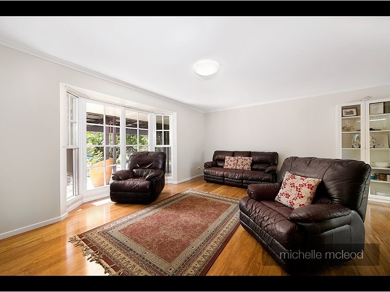 4 Bynoe Close, Chapel Hill QLD 4069