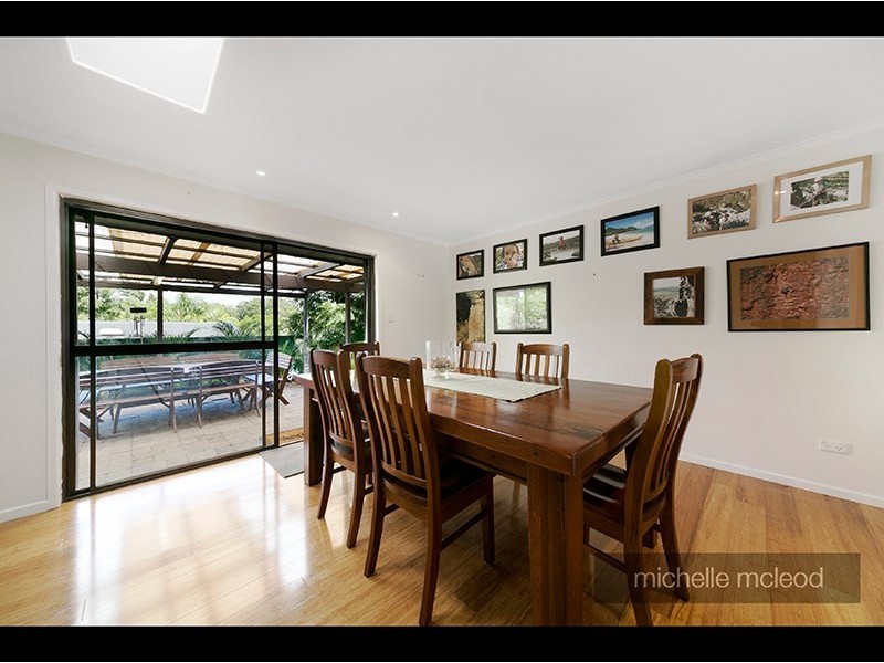 4 Bynoe Close, Chapel Hill QLD 4069