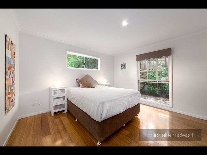 4 Bynoe Close, Chapel Hill QLD 4069