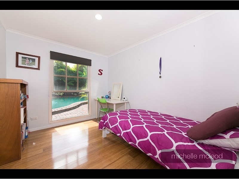 4 Bynoe Close, Chapel Hill QLD 4069