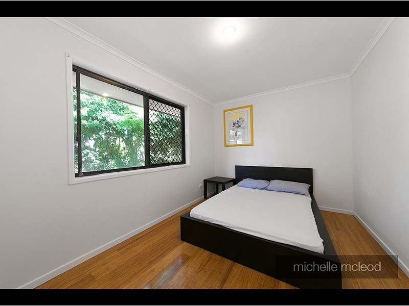 4 Bynoe Close, Chapel Hill QLD 4069