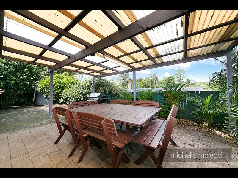 4 Bynoe Close, Chapel Hill QLD 4069