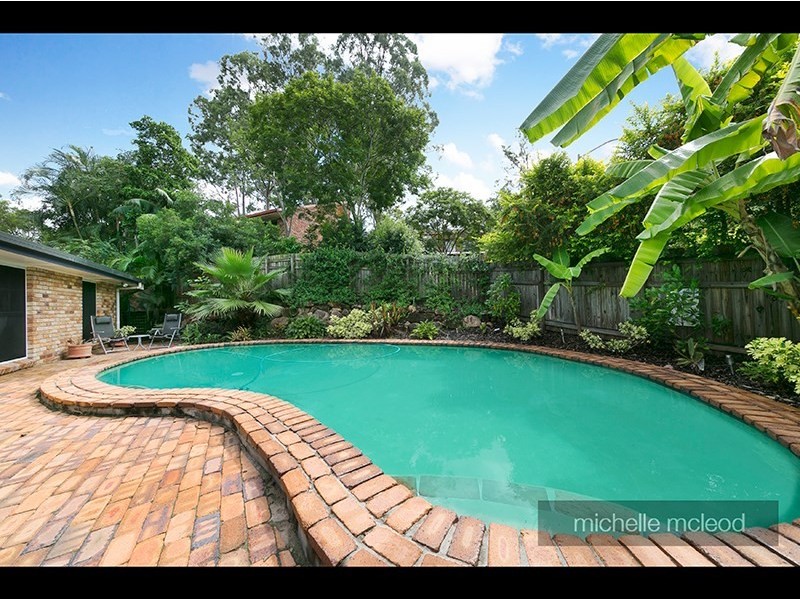 4 Bynoe Close, Chapel Hill QLD 4069