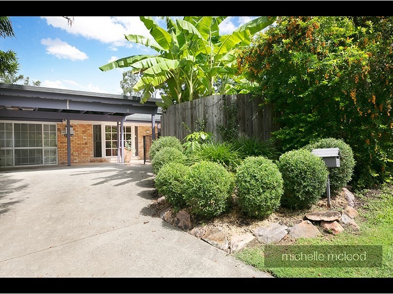 4 Bynoe Close, Chapel Hill QLD 4069