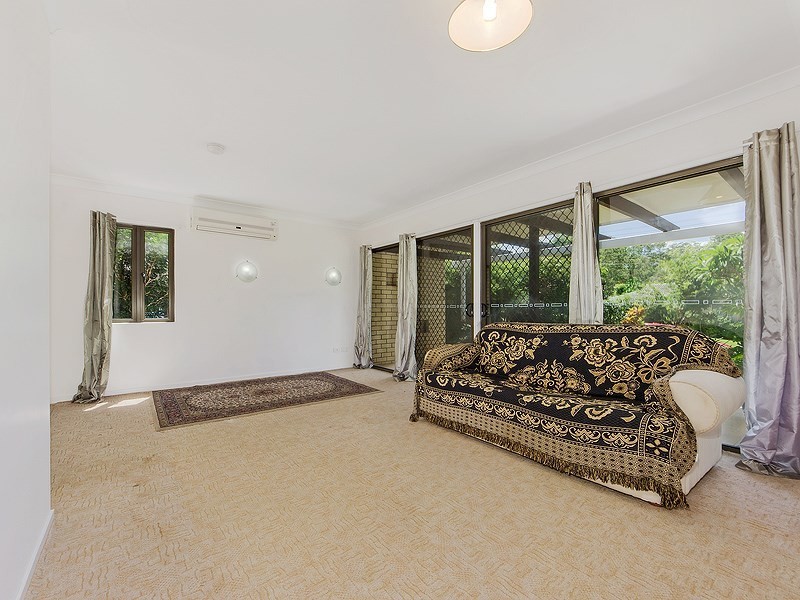 16 Rialanna Street, Kenmore QLD 4069