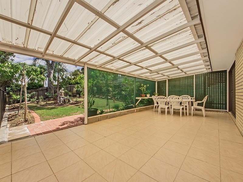 16 Rialanna Street, Kenmore QLD 4069