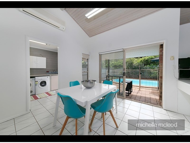 42 Nankoor Street, Chapel Hill QLD 4069