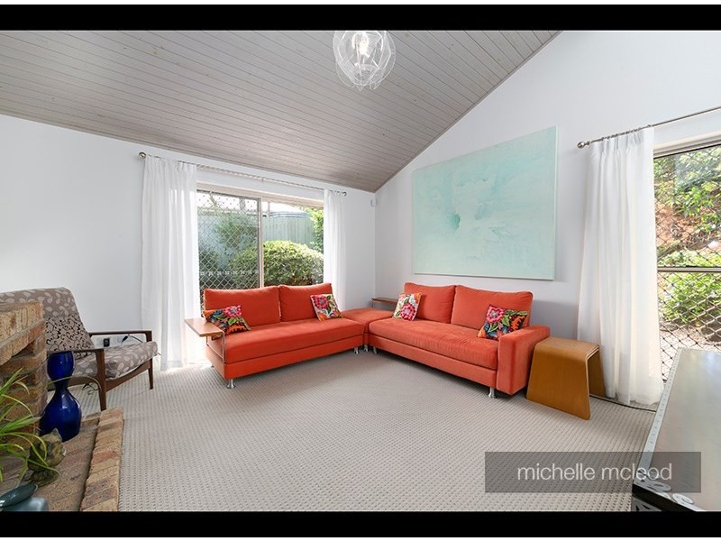 42 Nankoor Street, Chapel Hill QLD 4069