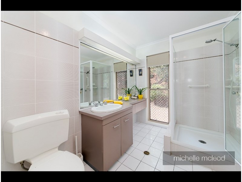 42 Nankoor Street, Chapel Hill QLD 4069