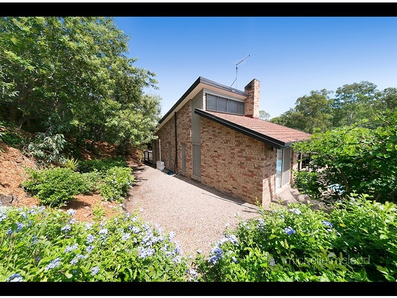 42 Nankoor Street, Chapel Hill QLD 4069