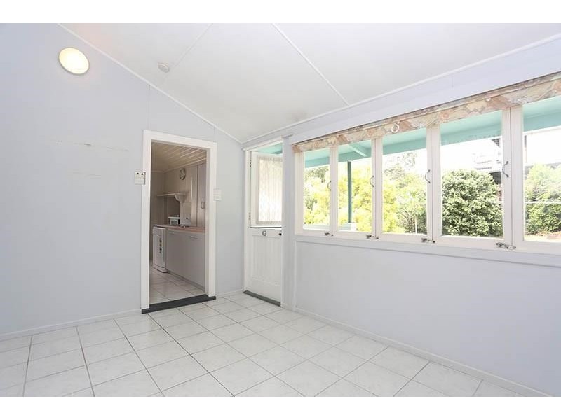 27 Highview Terrace, St Lucia QLD 4067