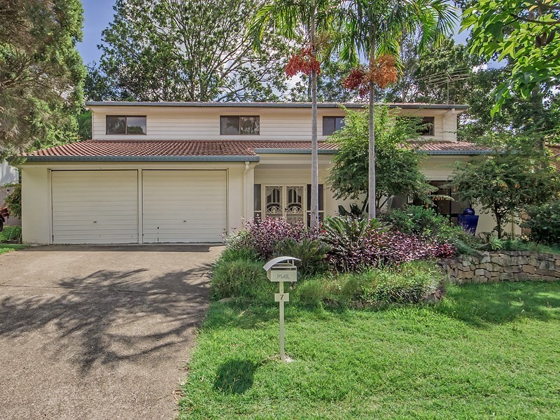 7 Burrumbuck Street, Chapel Hill QLD 4069