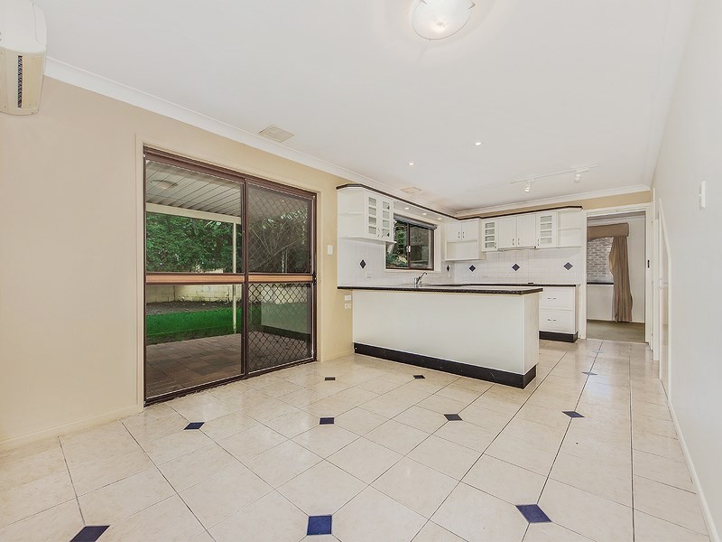 7 Burrumbuck Street, Chapel Hill QLD 4069