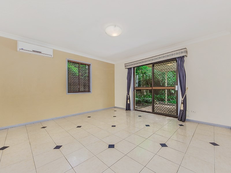 7 Burrumbuck Street, Chapel Hill QLD 4069