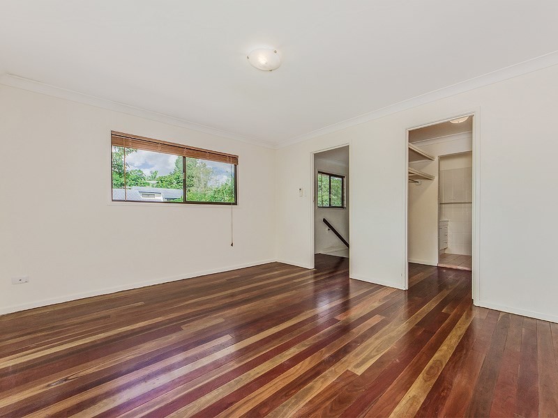 7 Burrumbuck Street, Chapel Hill QLD 4069