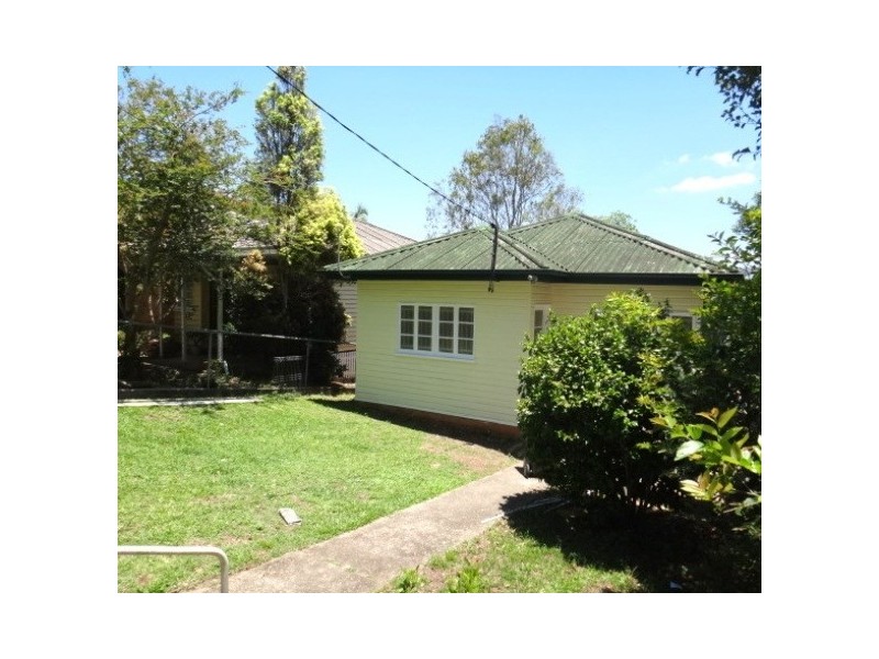 27 Saunders Street, Indooroopilly QLD 4068