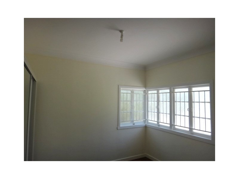 27 Saunders Street, Indooroopilly QLD 4068