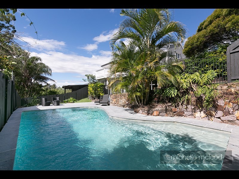 11 Chantilly Street, Chapel Hill QLD 4069