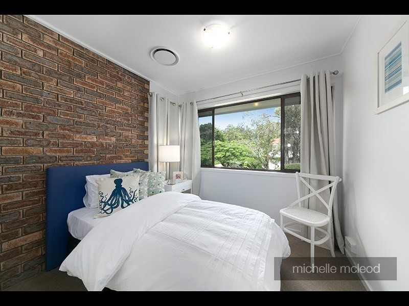 11 Chantilly Street, Chapel Hill QLD 4069