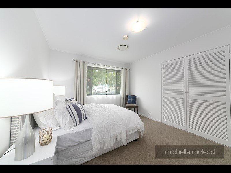 11 Chantilly Street, Chapel Hill QLD 4069