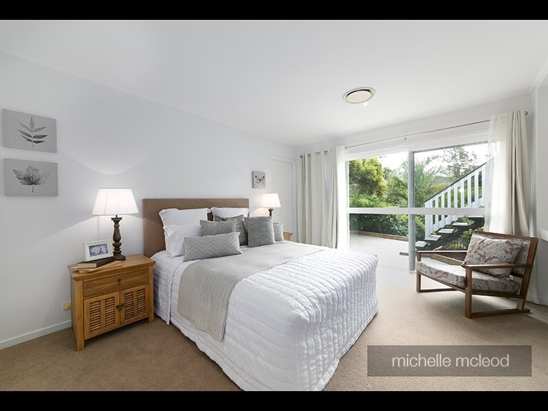 11 Chantilly Street, Chapel Hill QLD 4069