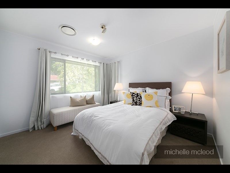 11 Chantilly Street, Chapel Hill QLD 4069