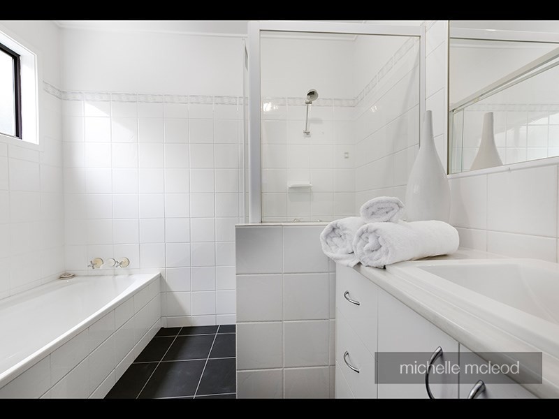 11 Chantilly Street, Chapel Hill QLD 4069