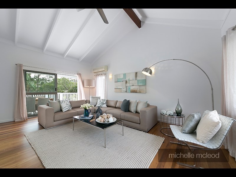 11 Chantilly Street, Chapel Hill QLD 4069