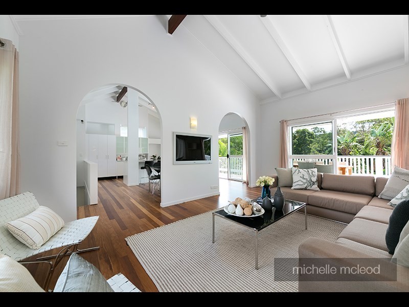 11 Chantilly Street, Chapel Hill QLD 4069