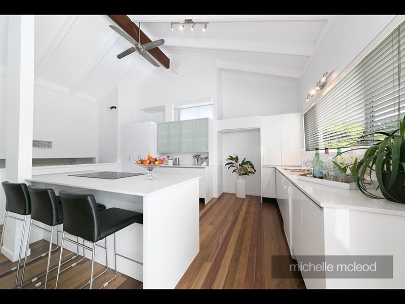 11 Chantilly Street, Chapel Hill QLD 4069