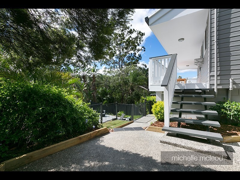 11 Chantilly Street, Chapel Hill QLD 4069