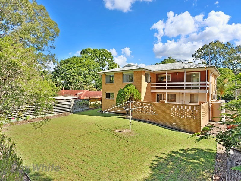 25 Kitching Street, Chapel Hill QLD 4069