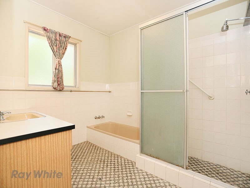 25 Kitching Street, Chapel Hill QLD 4069