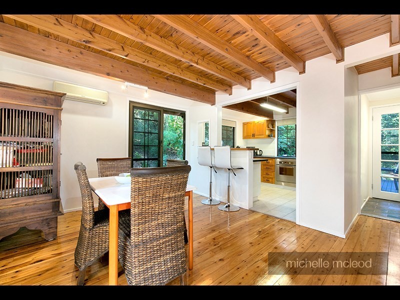 8 Jocelyn Court, Chapel Hill QLD 4069