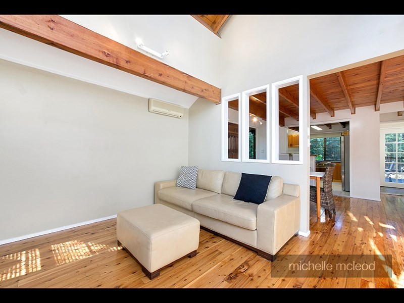 8 Jocelyn Court, Chapel Hill QLD 4069