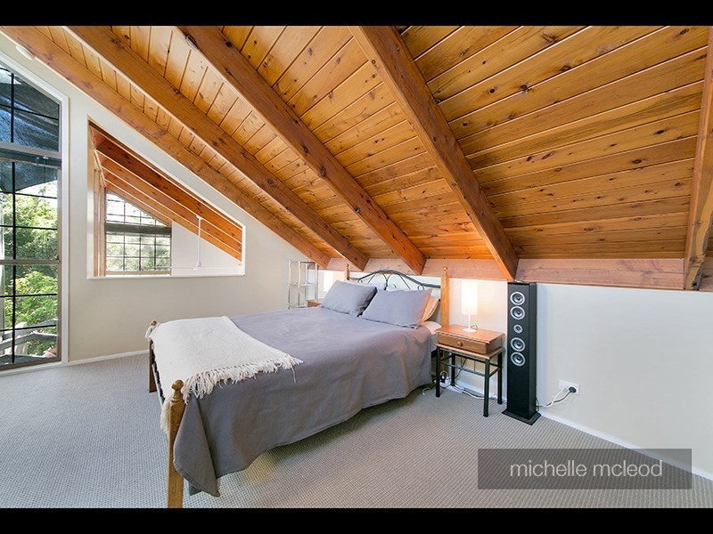 8 Jocelyn Court, Chapel Hill QLD 4069