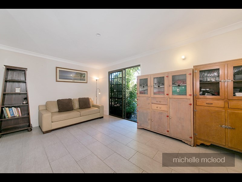 8 Jocelyn Court, Chapel Hill QLD 4069