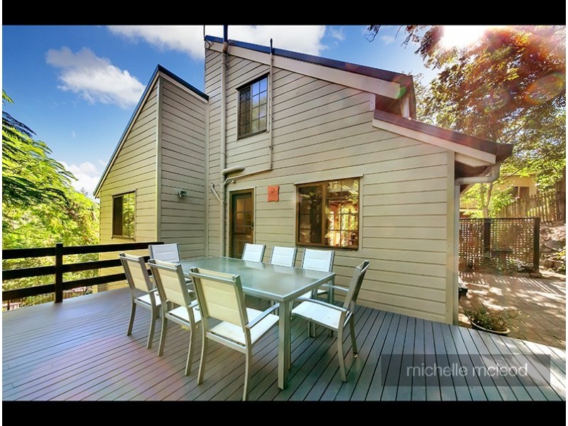 8 Jocelyn Court, Chapel Hill QLD 4069