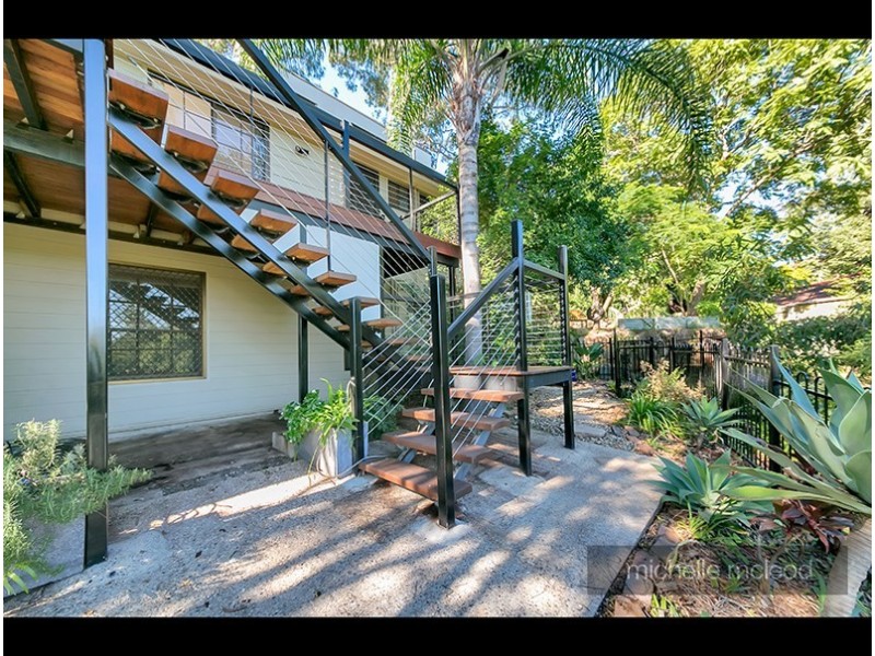 8 Jocelyn Court, Chapel Hill QLD 4069