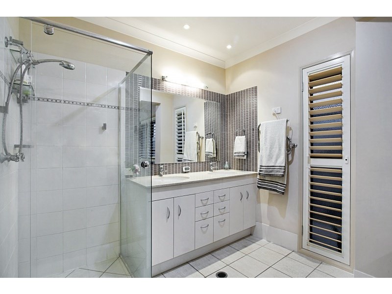 35 Brookeside Crescent, Seventeen Mile Rocks QLD 4073