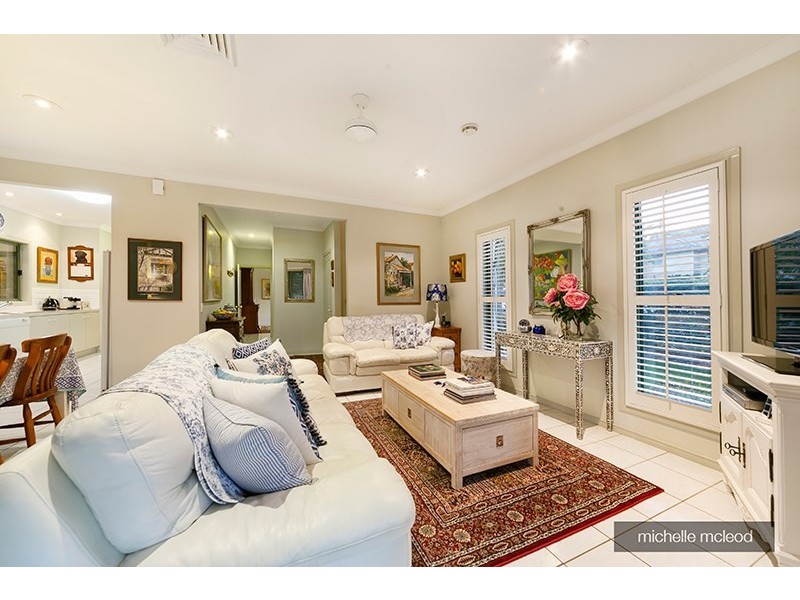 78 Hakea Crescent, Chapel Hill QLD 4069