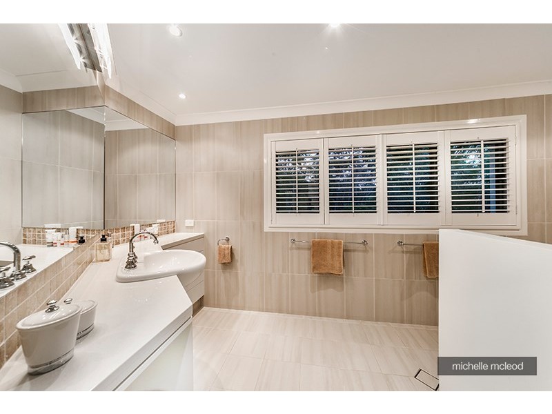 78 Hakea Crescent, Chapel Hill QLD 4069