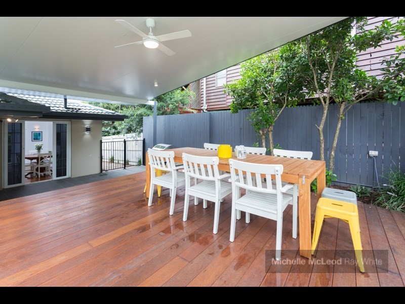 11 Steptoe Street, Chapel Hill QLD 4069