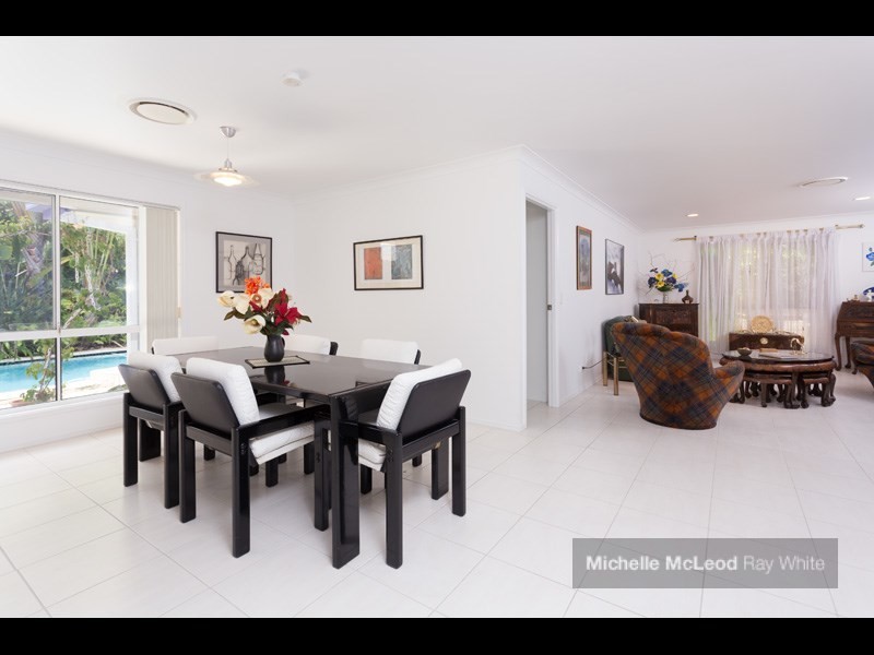 6 Kagoola Close, Chapel Hill QLD 4069