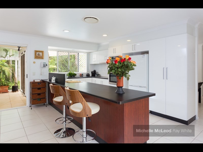 6 Kagoola Close, Chapel Hill QLD 4069