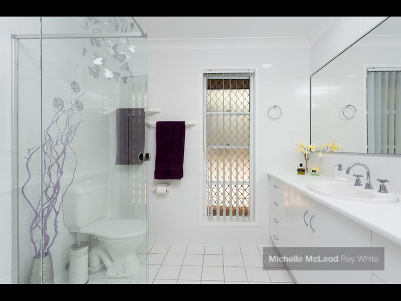 6 Kagoola Close, Chapel Hill QLD 4069