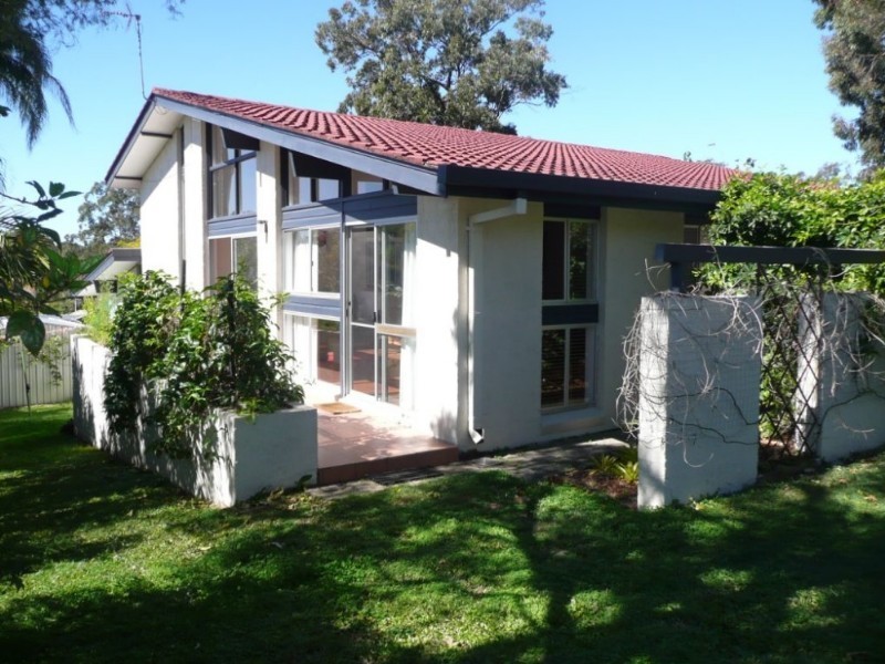 16 Staaten Street, Chapel Hill QLD 4069