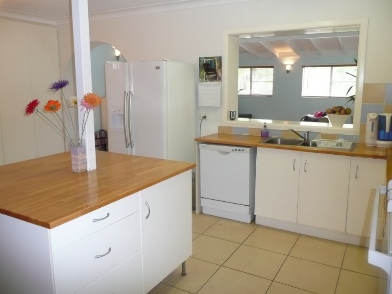 16 Staaten Street, Chapel Hill QLD 4069